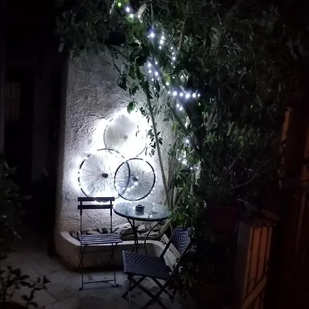 Classical With Style In The Town Apartamento