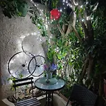 아파트 Classical With Style In The Town 에르무폴리